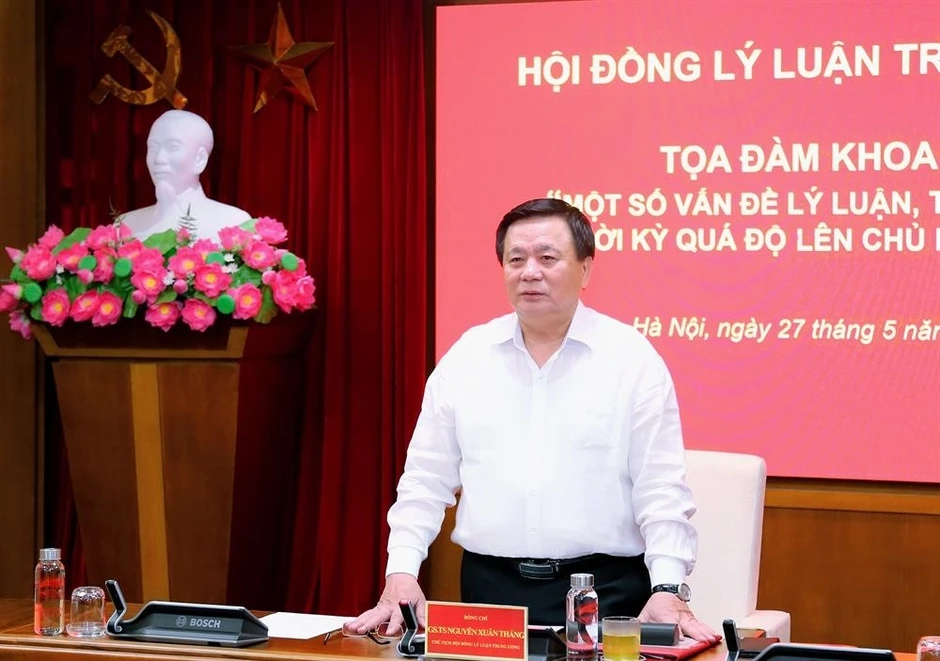 Kinh tế thị trường định hướng XHCN: Nhất quán lấy con người làm trung tâm Kinh tế thị trường định hướng XHCN: Nhất quán lấy con người làm trung tâm