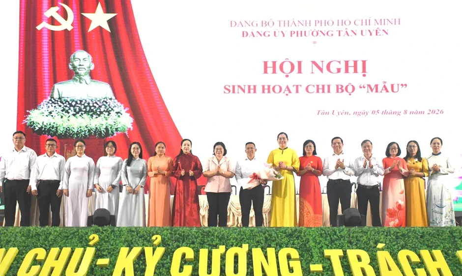 Kịp thời nắm bắt diễn biến tư tưởng của Đảng viên, quần chúng ưu tú Kịp thời nắm bắt diễn biến tư tưởng của Đảng viên, quần chúng ưu tú