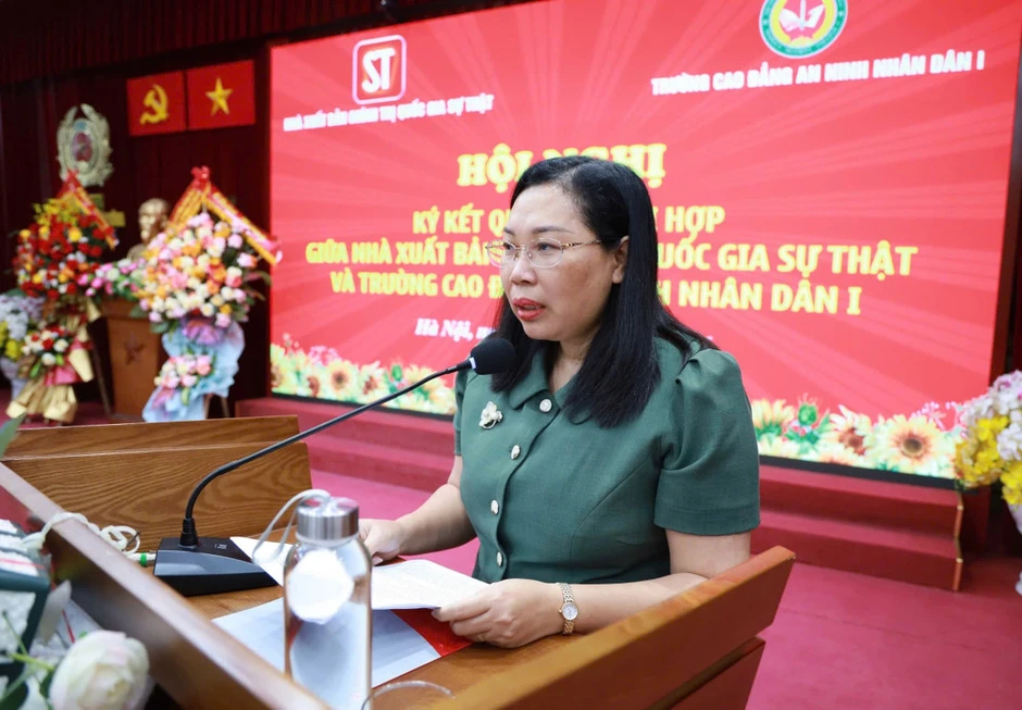 Ký kết quy chế phối hợp giữa Nhà xuất bản Chính trị quốc gia Sự thật và Trường Cao đẳng An ninh nhân dân I Ký kết quy chế phối hợp giữa Nhà xuất bản Chính trị quốc gia Sự thật và Trường Cao đẳng An ninh nhân dân I