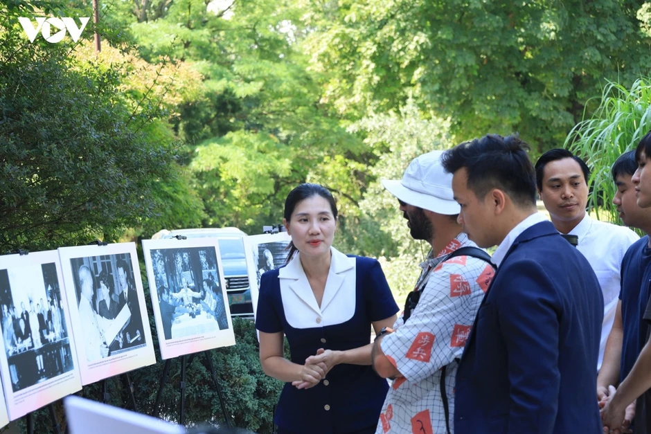 Kỷ niệm 115 năm ngày Bác Hồ ra đi tìm đường cứu nước: Lan tỏa di sản Hồ Chí Minh Kỷ niệm 115 năm ngày Bác Hồ ra đi tìm đường cứu nước: Lan tỏa di sản Hồ Chí Minh