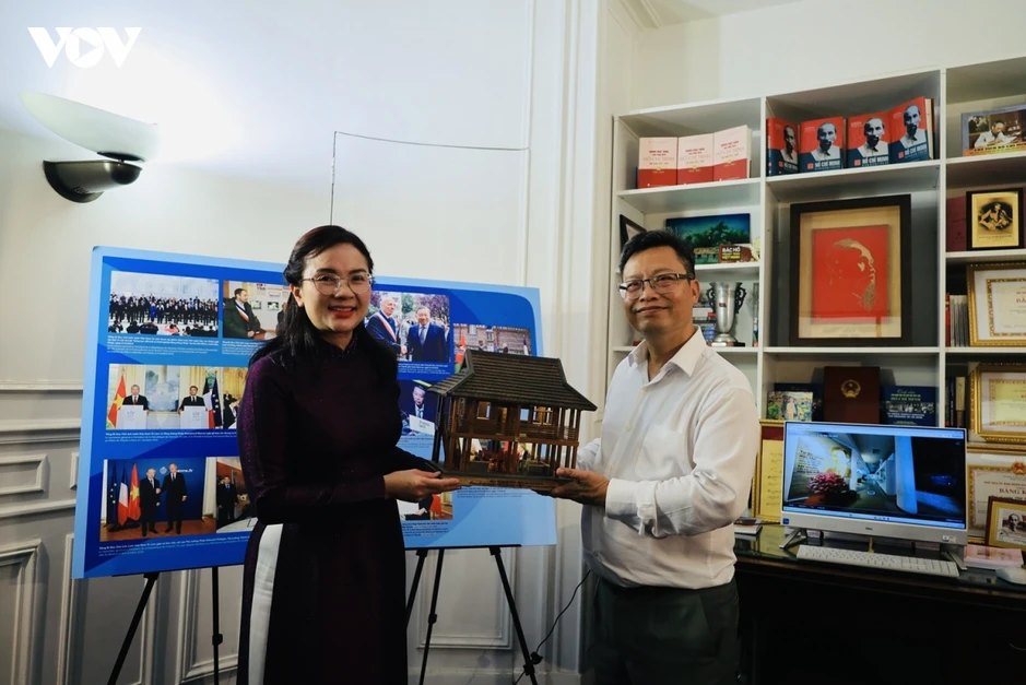 Kỷ niệm 115 năm ngày Bác Hồ ra đi tìm đường cứu nước: Lan tỏa di sản Hồ Chí Minh Kỷ niệm 115 năm ngày Bác Hồ ra đi tìm đường cứu nước: Lan tỏa di sản Hồ Chí Minh