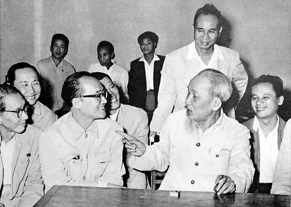 Kỷ niệm 136 năm Ngày sinh Bác Hồ: Ánh sáng Hồ Chí Minh soi đường cho chúng ta đi Kỷ niệm 136 năm Ngày sinh Bác Hồ: Ánh sáng Hồ Chí Minh soi đường cho chúng ta đi