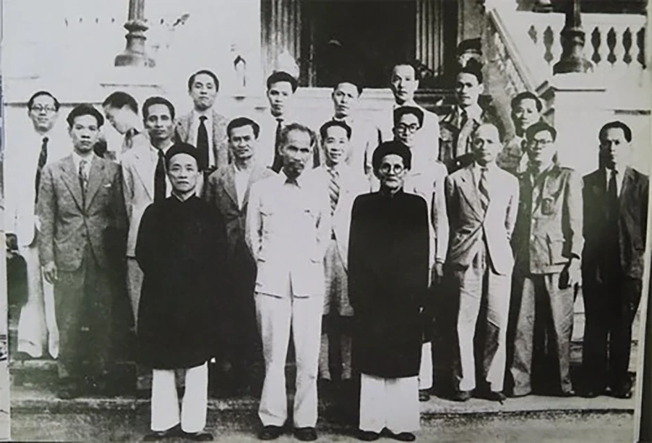Kỷ niệm 136 năm Ngày sinh Bác Hồ: Ánh sáng Hồ Chí Minh soi đường cho chúng ta đi Kỷ niệm 136 năm Ngày sinh Bác Hồ: Ánh sáng Hồ Chí Minh soi đường cho chúng ta đi