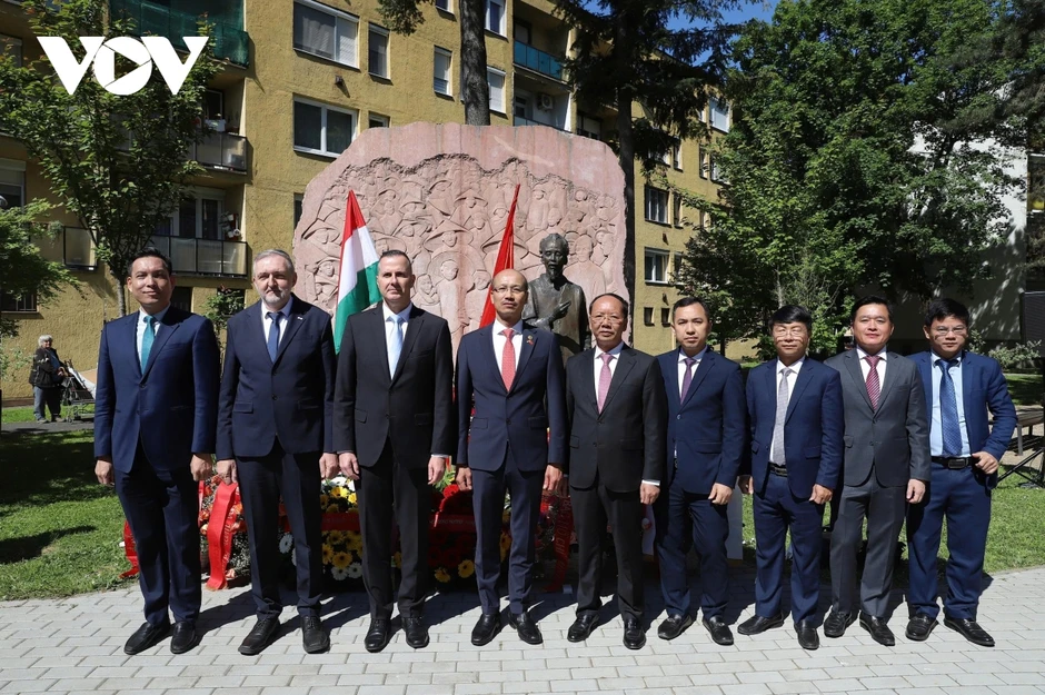 Kỷ niệm 136 năm Ngày sinh Chủ tịch Hồ Chí Minh tại Hungary Kỷ niệm 136 năm Ngày sinh Chủ tịch Hồ Chí Minh tại Hungary
