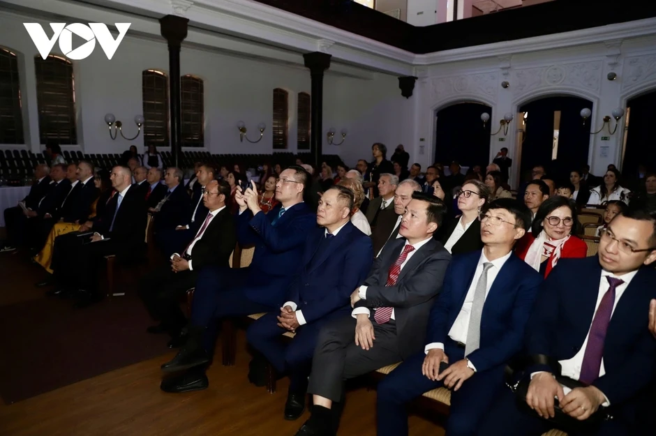 Kỷ niệm 136 năm Ngày sinh Chủ tịch Hồ Chí Minh tại Hungary Kỷ niệm 136 năm Ngày sinh Chủ tịch Hồ Chí Minh tại Hungary