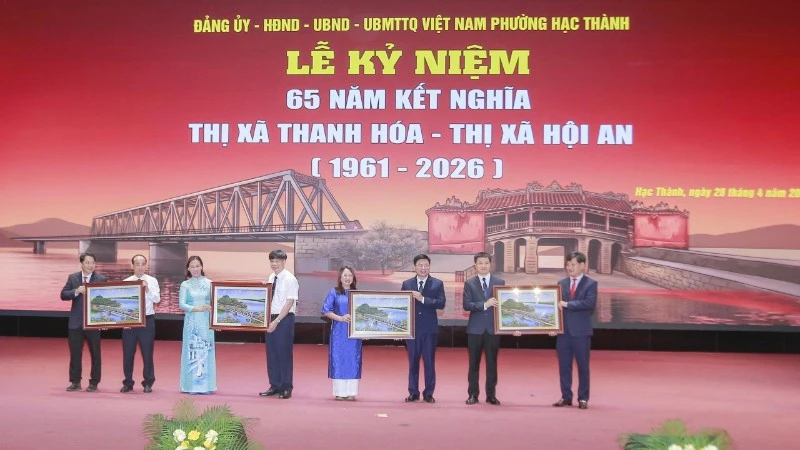 Kỷ niệm 65 năm kết nghĩa Thanh Hóa-Hội An Kỷ niệm 65 năm kết nghĩa Thanh Hóa-Hội An