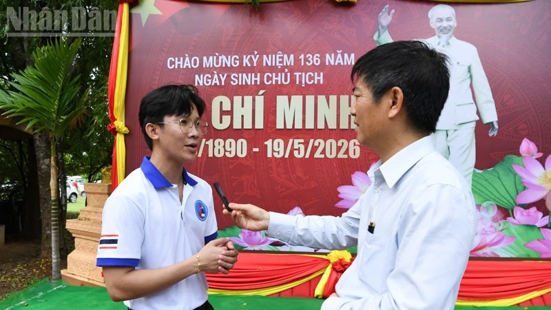 Kỷ niệm trọng thể 136 năm Ngày sinh Chủ tịch Hồ Chí Minh tại tỉnh Nakhon Phanom, Thái Lan Kỷ niệm trọng thể 136 năm Ngày sinh Chủ tịch Hồ Chí Minh tại tỉnh Nakhon Phanom, Thái Lan