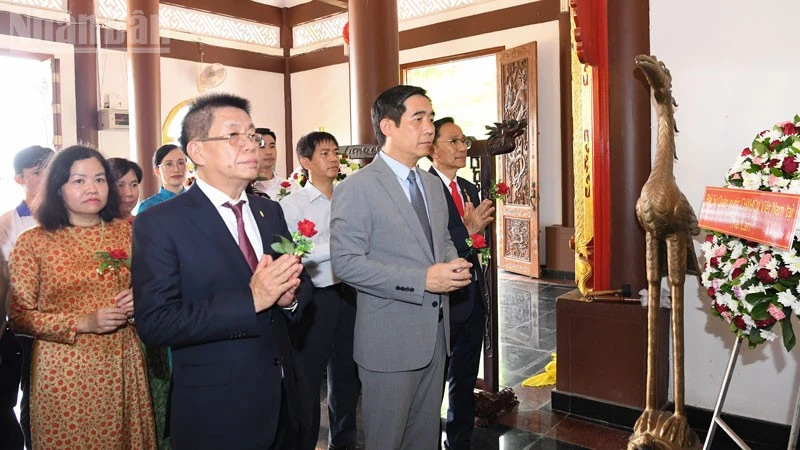 Kỷ niệm trọng thể 136 năm Ngày sinh Chủ tịch Hồ Chí Minh tại tỉnh Nakhon Phanom, Thái Lan Kỷ niệm trọng thể 136 năm Ngày sinh Chủ tịch Hồ Chí Minh tại tỉnh Nakhon Phanom, Thái Lan