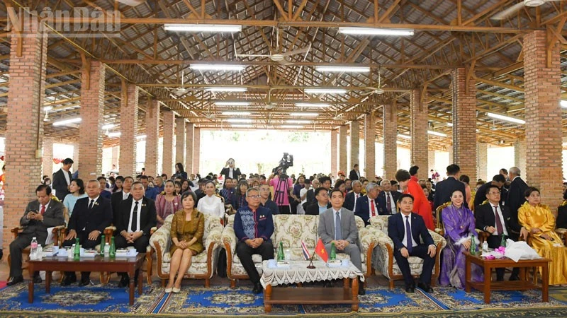 Kỷ niệm trọng thể 136 năm Ngày sinh Chủ tịch Hồ Chí Minh tại tỉnh Nakhon Phanom, Thái Lan Kỷ niệm trọng thể 136 năm Ngày sinh Chủ tịch Hồ Chí Minh tại tỉnh Nakhon Phanom, Thái Lan