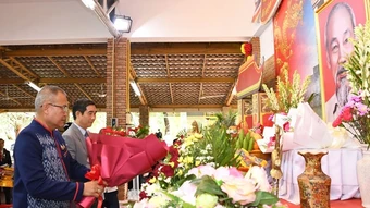 Kỷ niệm trọng thể 136 năm Ngày sinh Chủ tịch Hồ Chí Minh tại tỉnh Nakhon Phanom, Thái Lan