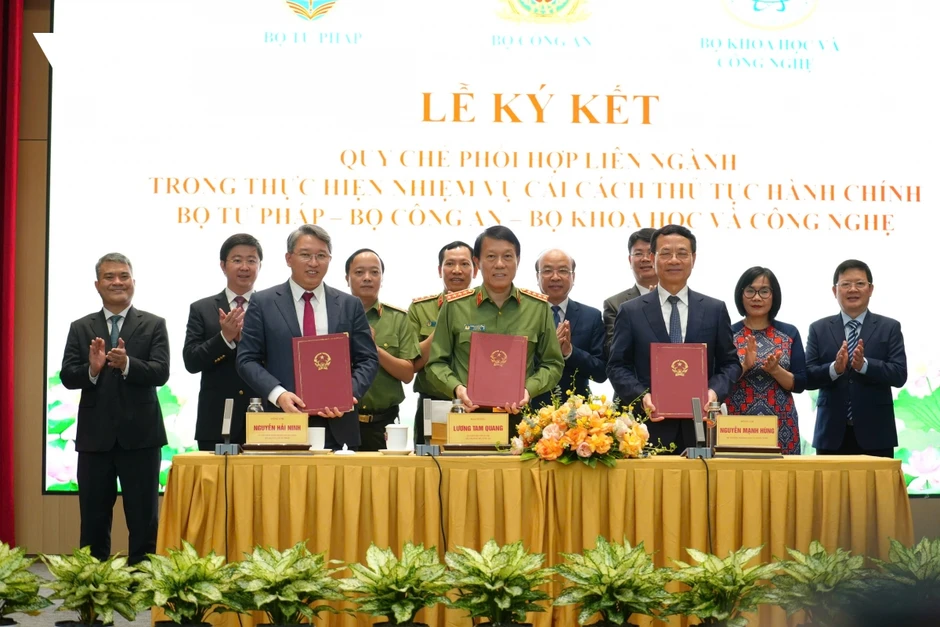 Ký Quy chế phối hợp liên ngành: Tăng tốc cải cách thủ tục hành chính Ký Quy chế phối hợp liên ngành: Tăng tốc cải cách thủ tục hành chính