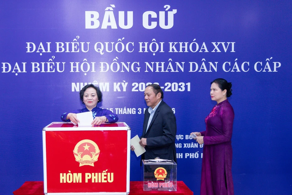 Lá phiếu gửi gắm kỳ vọng vào một nhiệm kỳ mới với nhiều quyết sách đúng đắn Lá phiếu gửi gắm kỳ vọng vào một nhiệm kỳ mới với nhiều quyết sách đúng đắn