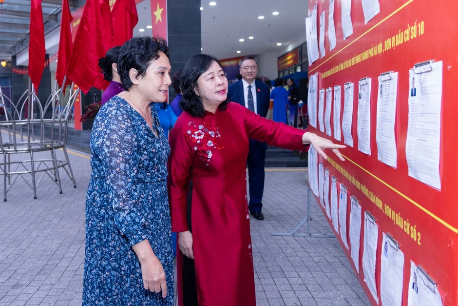 Lá phiếu gửi gắm kỳ vọng vào một nhiệm kỳ mới với nhiều quyết sách đúng đắn Lá phiếu gửi gắm kỳ vọng vào một nhiệm kỳ mới với nhiều quyết sách đúng đắn