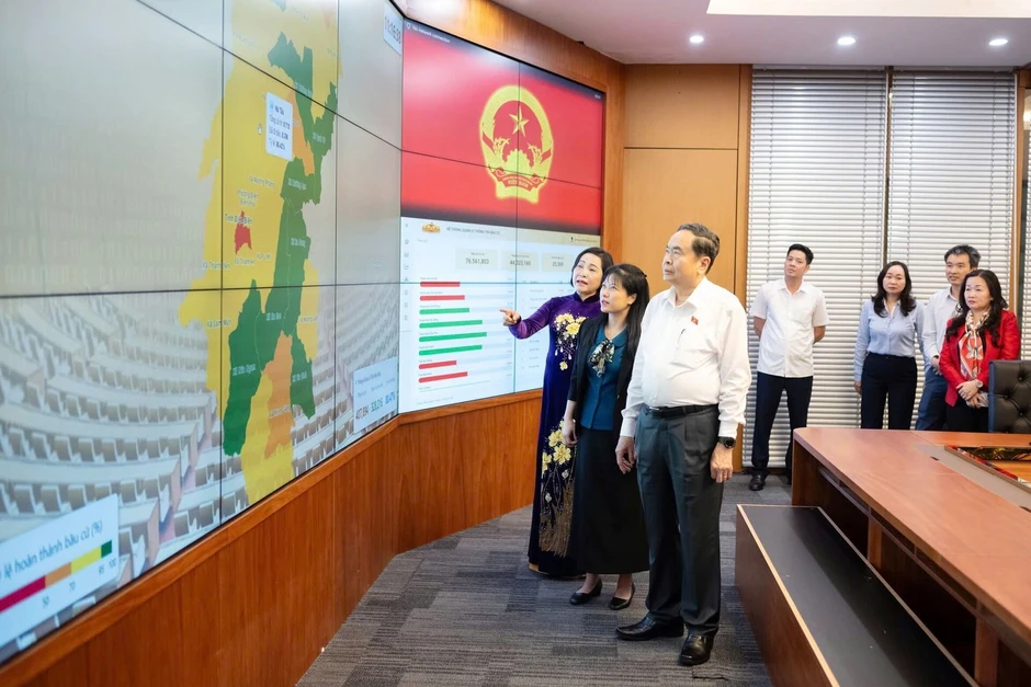 Lá phiếu gửi gắm niềm tin và khát vọng phát triển của đất nước Lá phiếu gửi gắm niềm tin và khát vọng phát triển của đất nước