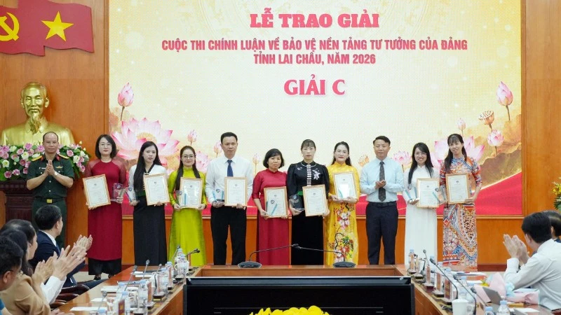 Lai Châu trao giải cuộc thi chính luận bảo vệ nền tảng tư tưởng của Đảng Lai Châu trao giải cuộc thi chính luận bảo vệ nền tảng tư tưởng của Đảng