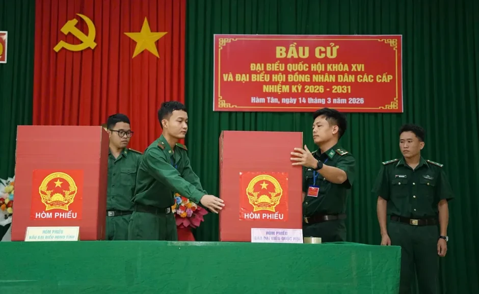 Lâm Đồng: Cán bộ, chiến sĩ bỏ phiếu sớm tại 5 điểm vùng biên giới, khu vực huấn luyện Lâm Đồng: Cán bộ, chiến sĩ bỏ phiếu sớm tại 5 điểm vùng biên giới, khu vực huấn luyện