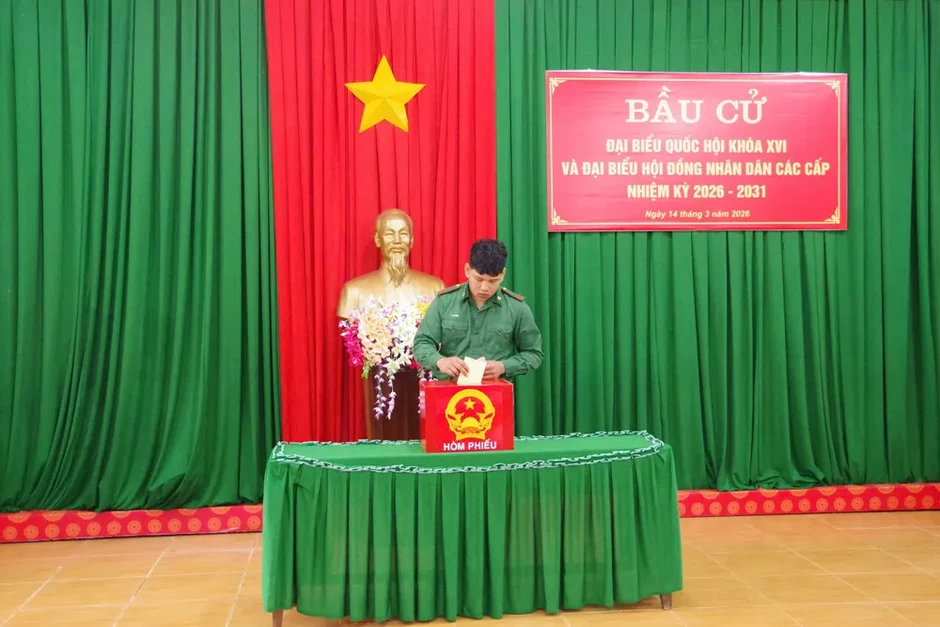 Lâm Đồng: Cán bộ, chiến sĩ bỏ phiếu sớm tại 5 điểm vùng biên giới, khu vực huấn luyện Lâm Đồng: Cán bộ, chiến sĩ bỏ phiếu sớm tại 5 điểm vùng biên giới, khu vực huấn luyện