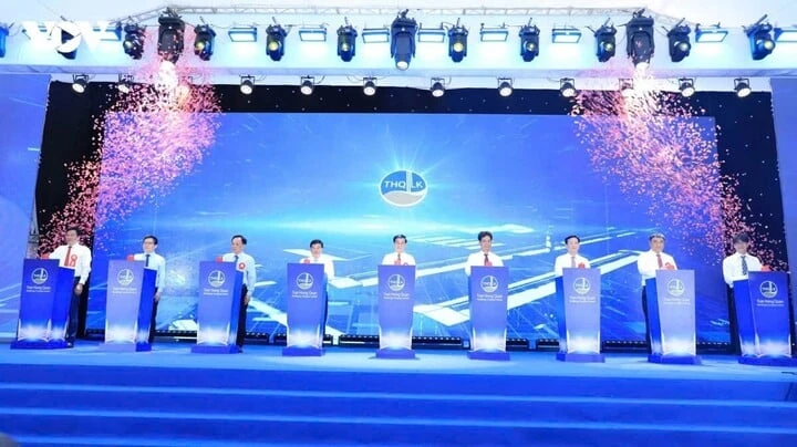 Lâm Đồng công bố sản phẩm nhôm thỏi đầu tiên sản xuất tại Việt Nam Lâm Đồng công bố sản phẩm nhôm thỏi đầu tiên sản xuất tại Việt Nam