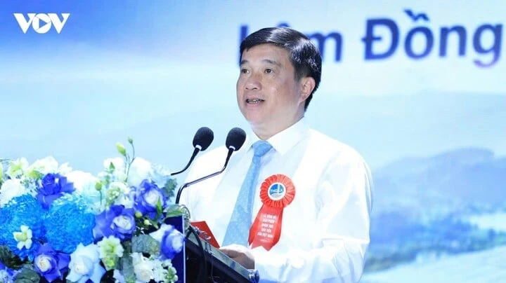 Lâm Đồng công bố sản phẩm nhôm thỏi đầu tiên sản xuất tại Việt Nam Lâm Đồng công bố sản phẩm nhôm thỏi đầu tiên sản xuất tại Việt Nam
