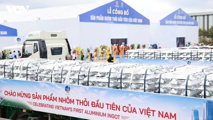 Lâm Đồng công bố sản phẩm nhôm thỏi đầu tiên sản xuất tại Việt Nam Lâm Đồng công bố sản phẩm nhôm thỏi đầu tiên sản xuất tại Việt Nam