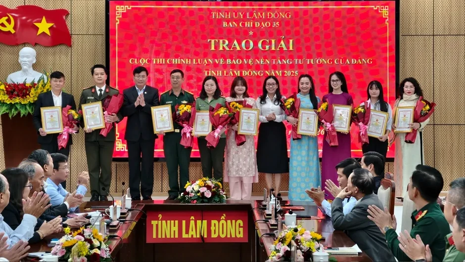 Lâm Đồng: Trao giải cuộc thi chính luận Bảo vệ nền tảng tư tưởng của Đảng Lâm Đồng: Trao giải cuộc thi chính luận Bảo vệ nền tảng tư tưởng của Đảng