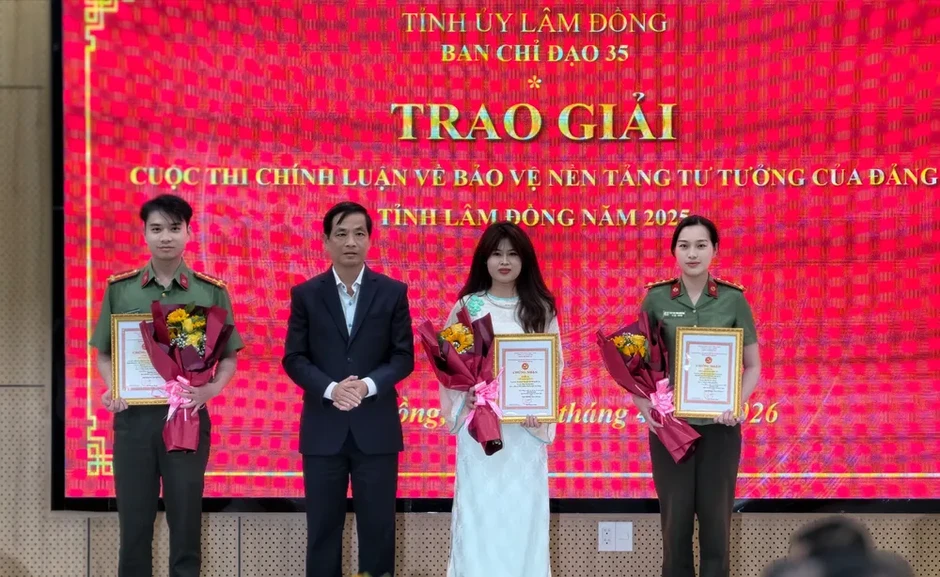 Lâm Đồng: Trao giải cuộc thi chính luận Bảo vệ nền tảng tư tưởng của Đảng Lâm Đồng: Trao giải cuộc thi chính luận Bảo vệ nền tảng tư tưởng của Đảng