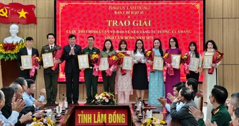 Lâm Đồng: Trao giải cuộc thi chính luận Bảo vệ nền tảng tư tưởng của Đảng