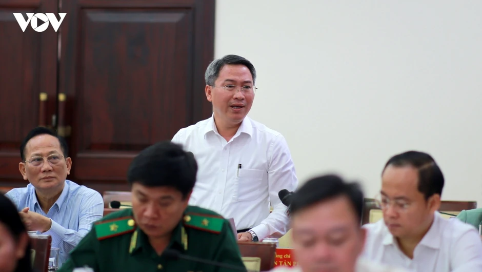 Làm gì để cán bộ cơ sở thoát cảnh "oằn mình" gánh việc? Làm gì để cán bộ cơ sở thoát cảnh "oằn mình" gánh việc?