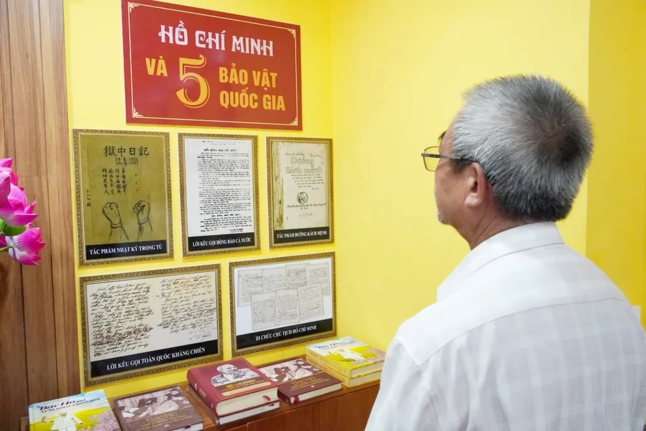 Làm giàu nguồn lực tri thức từ Di sản Hồ Chí Minh Làm giàu nguồn lực tri thức từ Di sản Hồ Chí Minh