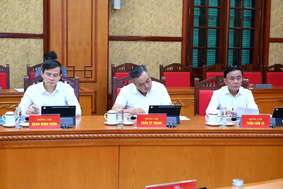 Làm rõ thành tựu vĩ đại và định hướng lãnh đạo phát triển đất nước trong 100 năm tới Làm rõ thành tựu vĩ đại và định hướng lãnh đạo phát triển đất nước trong 100 năm tới