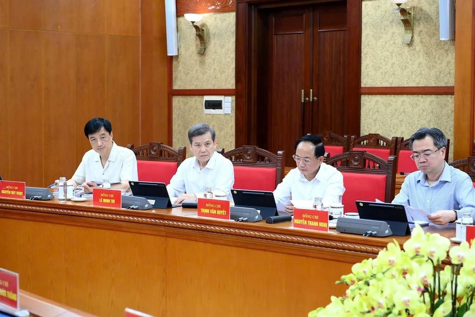 Làm rõ thành tựu vĩ đại và định hướng lãnh đạo phát triển đất nước trong 100 năm tới Làm rõ thành tựu vĩ đại và định hướng lãnh đạo phát triển đất nước trong 100 năm tới