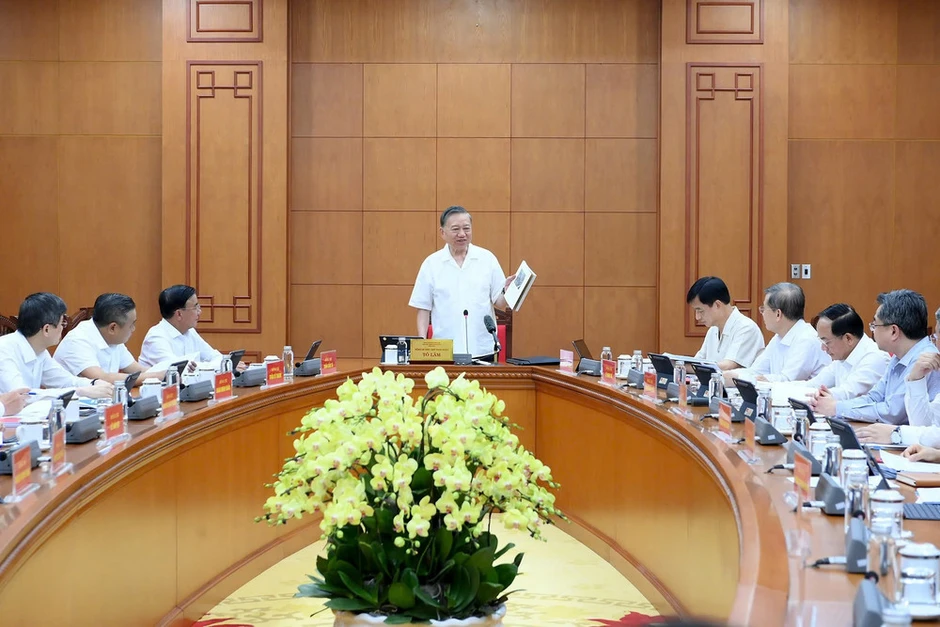 Làm rõ thành tựu vĩ đại và định hướng lãnh đạo phát triển đất nước trong 100 năm tới Làm rõ thành tựu vĩ đại và định hướng lãnh đạo phát triển đất nước trong 100 năm tới