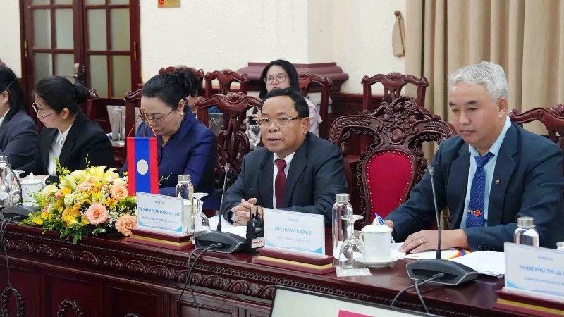 Làm sâu sắc hơn nữa mối quan hệ hợp tác tư pháp Việt Nam-Lào Làm sâu sắc hơn nữa mối quan hệ hợp tác tư pháp Việt Nam-Lào
