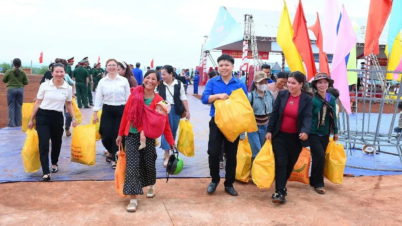 Làm tốt hơn nữa công tác dân vận thông qua hoạt động công đoàn Quân đội Làm tốt hơn nữa công tác dân vận thông qua hoạt động công đoàn Quân đội