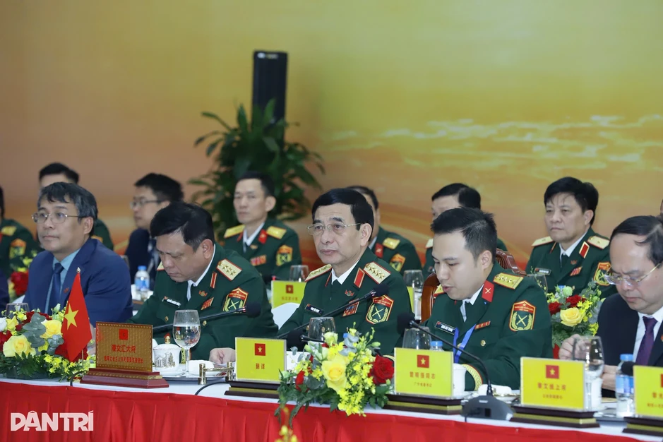 Lần đầu chứng kiến huấn luyện liên hợp hải quân hai nước Việt - Trung Lần đầu chứng kiến huấn luyện liên hợp hải quân hai nước Việt - Trung