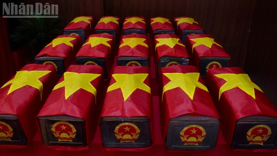 Lần đầu phát hiện bộ hài cốt tập thể liệt sĩ tại Công viên Lê Thị Riêng Lần đầu phát hiện bộ hài cốt tập thể liệt sĩ tại Công viên Lê Thị Riêng