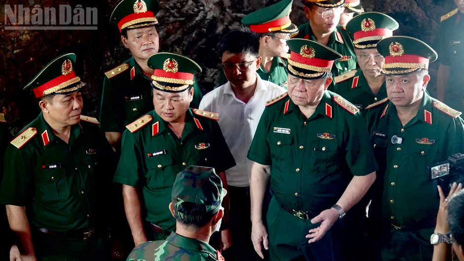 Lần đầu phát hiện bộ hài cốt tập thể liệt sĩ tại Công viên Lê Thị Riêng Lần đầu phát hiện bộ hài cốt tập thể liệt sĩ tại Công viên Lê Thị Riêng