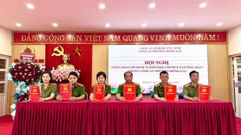 Lan tỏa mô hình “5 gương mẫu” ở Công an Quảng Ninh Lan tỏa mô hình “5 gương mẫu” ở Công an Quảng Ninh