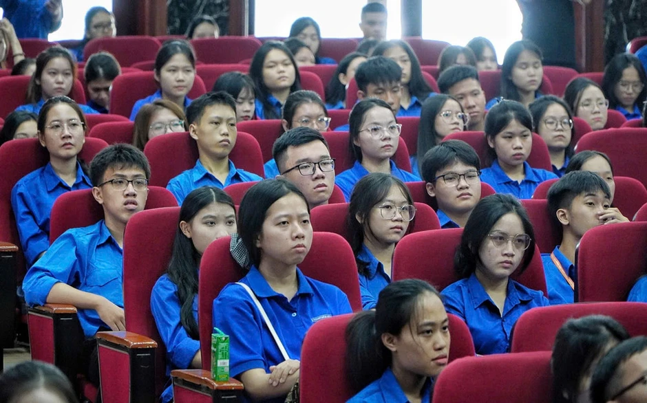 Lan tỏa những câu chuyện thời hoa lửa Lan tỏa những câu chuyện thời hoa lửa