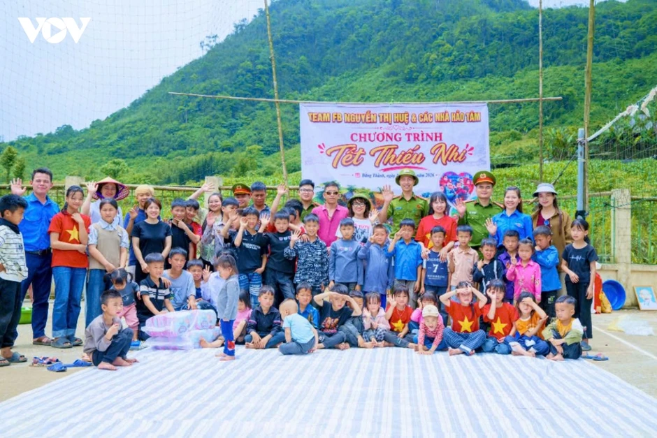 Lan tỏa yêu thương tới trẻ em vùng cao Thái Nguyên Lan tỏa yêu thương tới trẻ em vùng cao Thái Nguyên