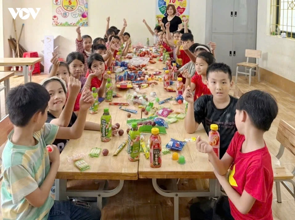 Lan tỏa yêu thương tới trẻ em vùng cao Thái Nguyên Lan tỏa yêu thương tới trẻ em vùng cao Thái Nguyên