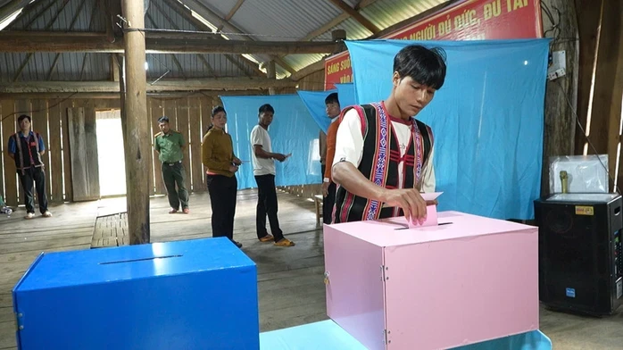 Làng biệt lập giữa đại ngàn Gia Lai hoàn thành bầu cử sớm Làng biệt lập giữa đại ngàn Gia Lai hoàn thành bầu cử sớm