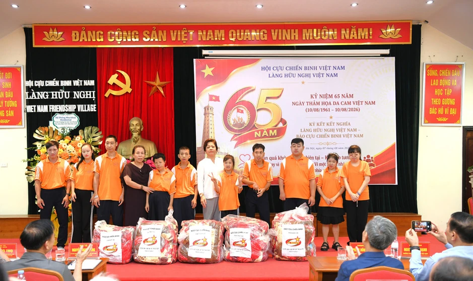 Làng Hữu nghị Việt Nam kỷ niệm 65 năm thảm họa da cam, ký kết nghĩa với Báo Cựu chiến binh Việt Nam Làng Hữu nghị Việt Nam kỷ niệm 65 năm thảm họa da cam, ký kết nghĩa với Báo Cựu chiến binh Việt Nam