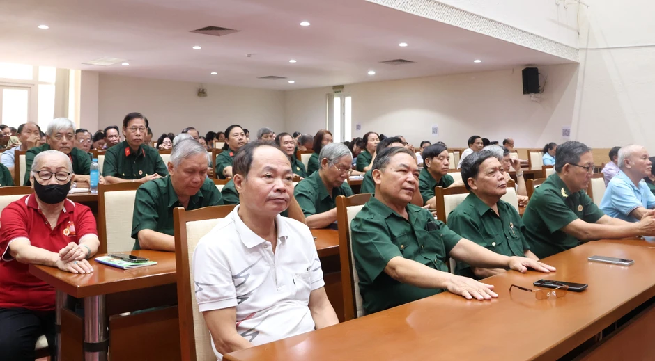 Lắng nghe, thấu hiểu để phục vụ người dân tốt hơn Lắng nghe, thấu hiểu để phục vụ người dân tốt hơn