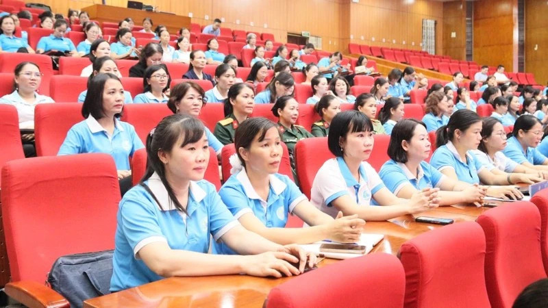 Lãnh đạo Bắc Ninh đối thoại, lắng nghe tâm tư, nguyện vọng của cán bộ, hội viên phụ nữ Lãnh đạo Bắc Ninh đối thoại, lắng nghe tâm tư, nguyện vọng của cán bộ, hội viên phụ nữ
