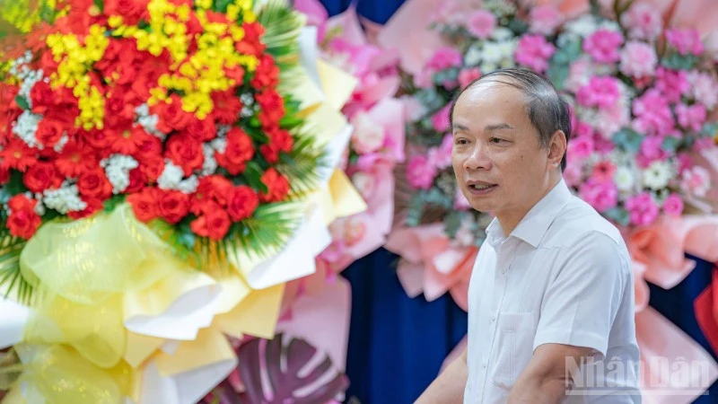 Lãnh đạo Ban Tuyên giáo và Dân vận Trung ương thăm, chúc mừng Đại diện Báo Nhân Dân tại miền trung-Tây Nguyên Lãnh đạo Ban Tuyên giáo và Dân vận Trung ương thăm, chúc mừng Đại diện Báo Nhân Dân tại miền trung-Tây Nguyên