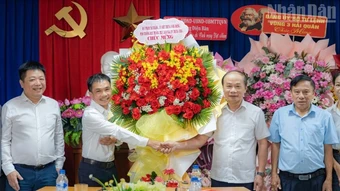 Lãnh đạo Ban Tuyên giáo và Dân vận Trung ương thăm, chúc mừng Đại diện Báo Nhân Dân tại miền trung-Tây Nguyên