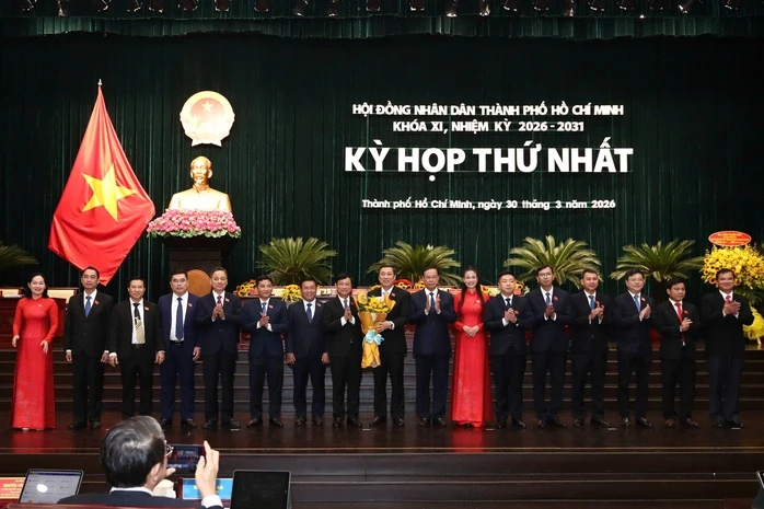 Lãnh đạo chủ chốt HĐND TPHCM khóa mới ra mắt Lãnh đạo chủ chốt HĐND TPHCM khóa mới ra mắt