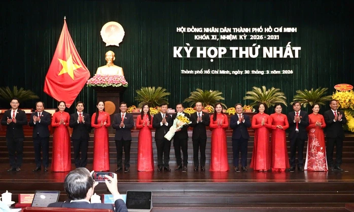 Lãnh đạo chủ chốt HĐND TPHCM khóa mới ra mắt Lãnh đạo chủ chốt HĐND TPHCM khóa mới ra mắt