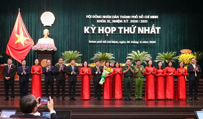 Lãnh đạo chủ chốt HĐND TPHCM khóa mới ra mắt Lãnh đạo chủ chốt HĐND TPHCM khóa mới ra mắt